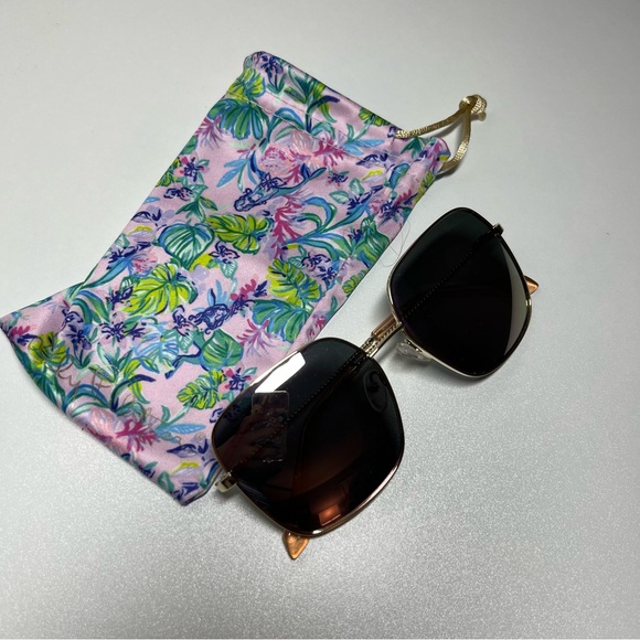Lilly Pulitzer Sunglasses with bag - Picture 1 of 4